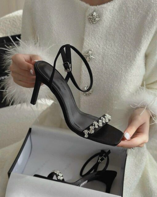 Một em sandal quai đính đá siêu xinh chắc chân!!!